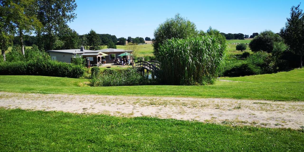 Peenehof Koeppen - Ferienwohnungen & Schlaffaesser Jordenstorf Exterior foto